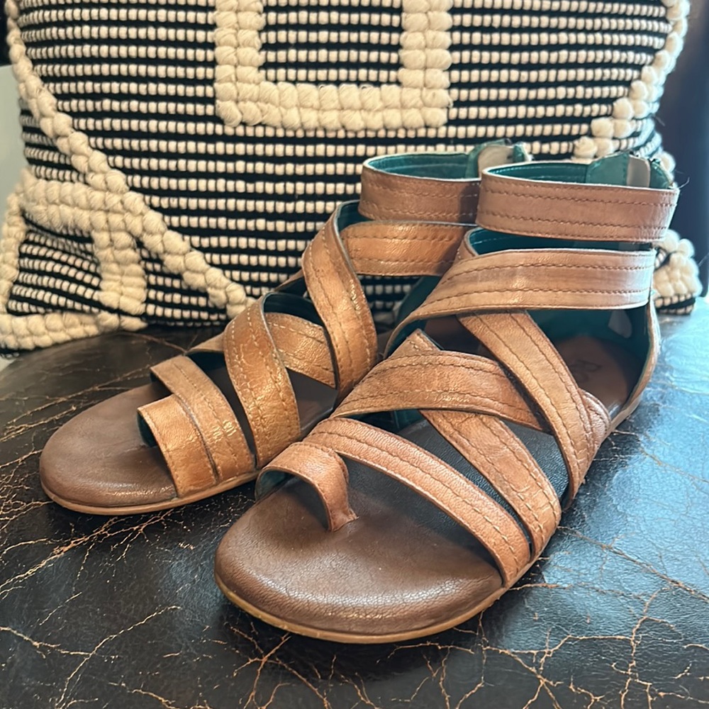 Size 7.5 Roan by Bed Stu sandal. Super cute. Only worn once.